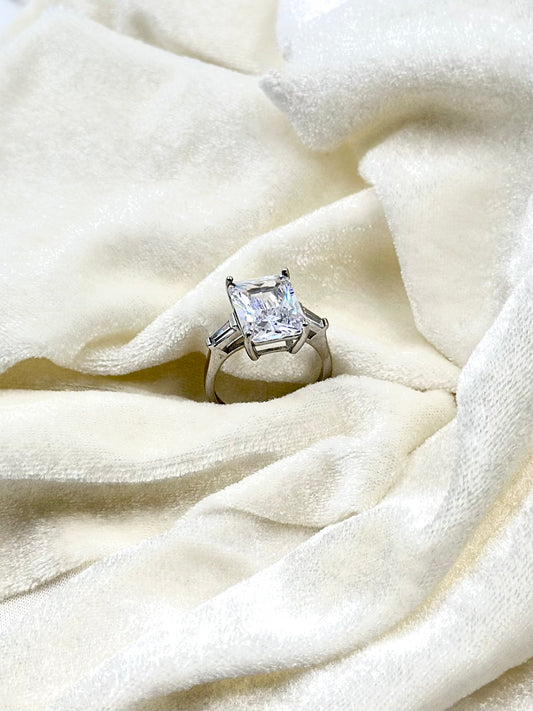 Stone studded sterling silver cocktail ring