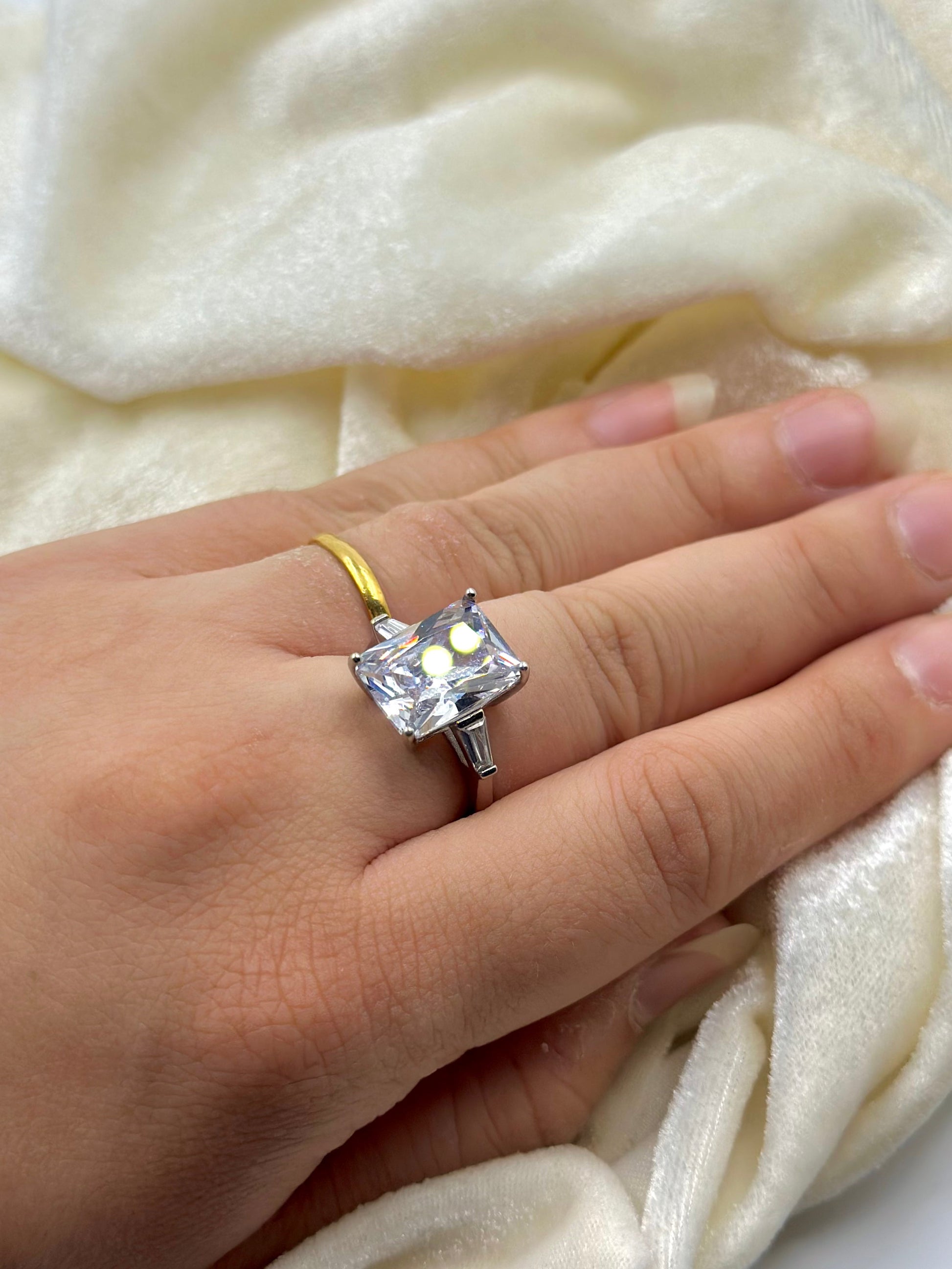 Stone studded sterling silver cocktail ring