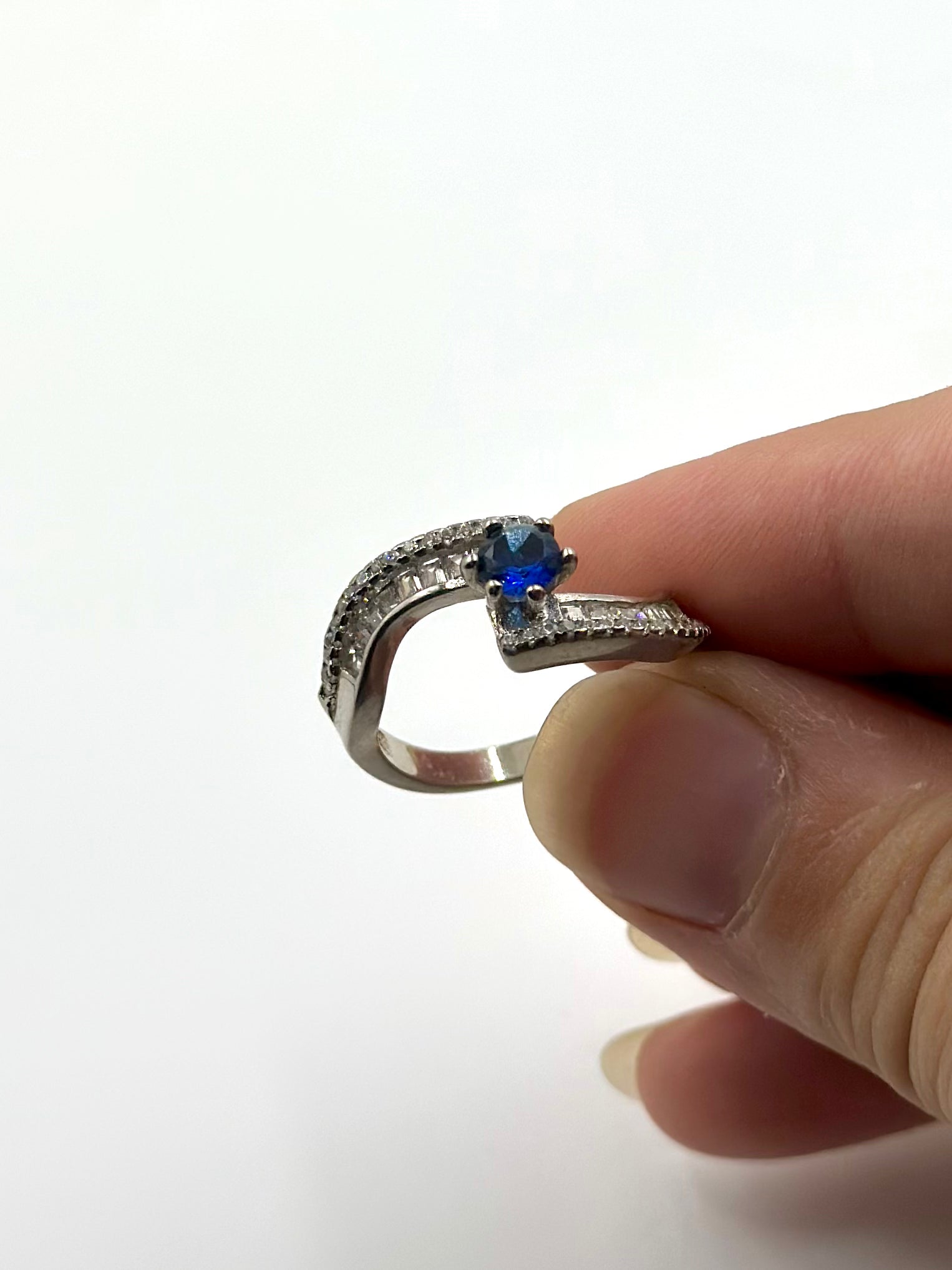 Zircon studded with a stone sterling silver cocktail ring